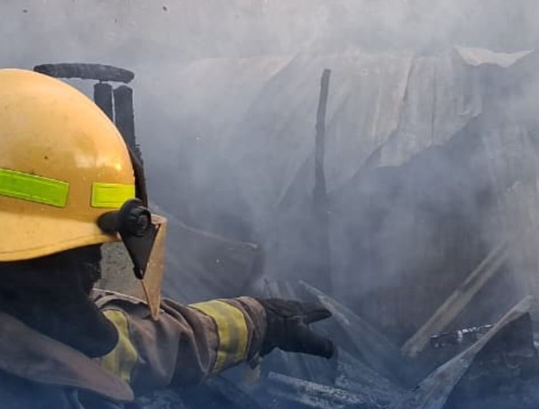 #Nacionales.- Una vivienda quedó completamente destruida tras incendiarse en la tarde del miérco
